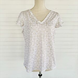 White House Black Market Top Size L Gold White Damask V-Neck Flutter Sleeve